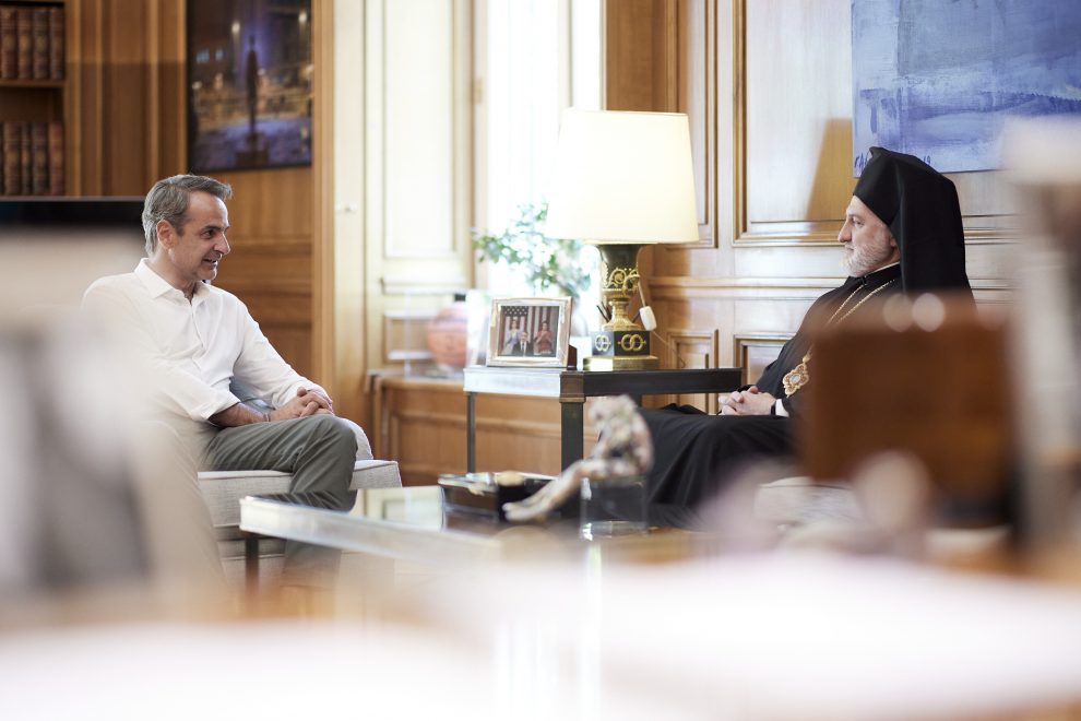 Συνάντηση του Πρωθυπουργού Κυριάκου Μητσοτάκη με τον Αμερικής Ελπιδοφόρο
