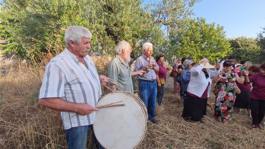 «Θερίζω, αλωνίζω, ζυμώνω»  από το Σύλλογο Γυναικών Νερομύλου