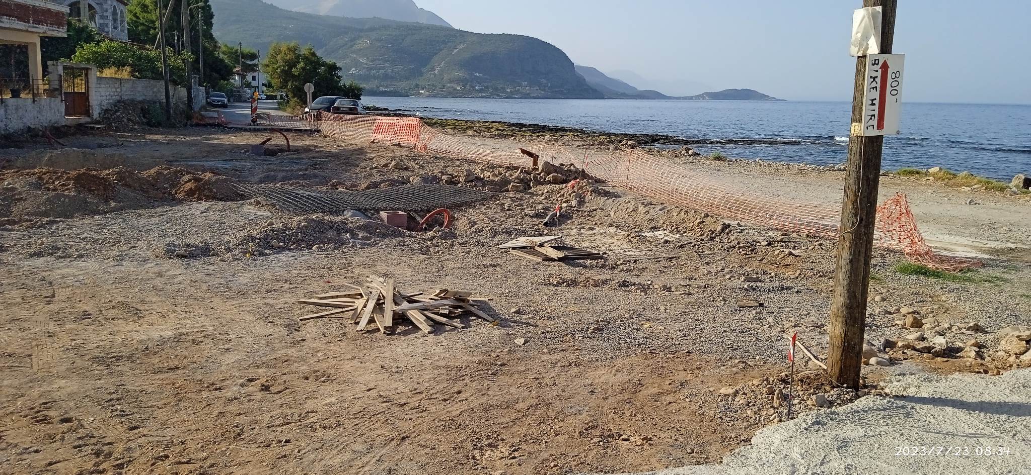 Άγιος Νικόλαος Μάνης: Σιδερόβεργες και τρύπες ανάμεσα σε τουρίστες και κατοίκους