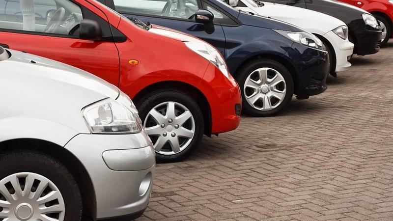 Πήγε να αγοράσει αυτοκίνητο  από το ίντερνετ και την «πάτησε»