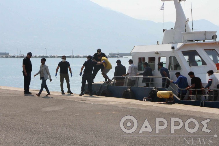 Καλαμάτα: Στις αποθήκες του λιμανιού 21 μετανάστες