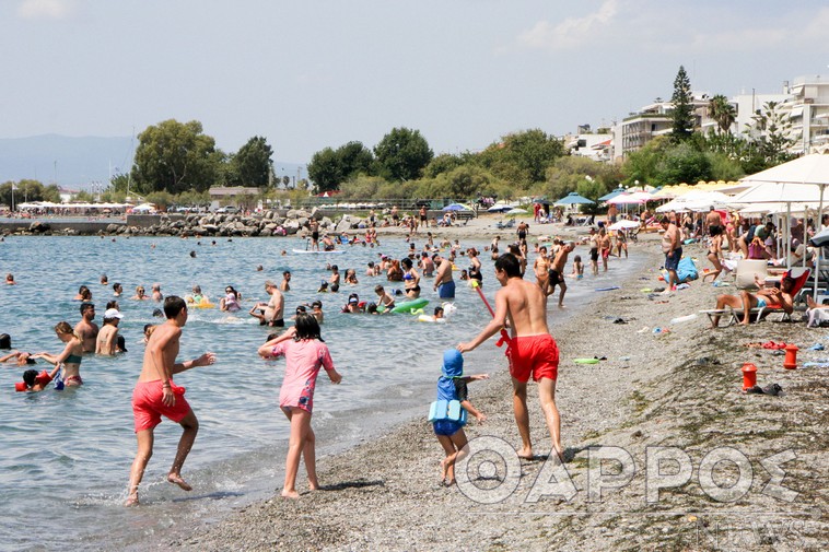 Κολύμβηση στην  Καλαμάτα σε πεντακάθαρα νερά