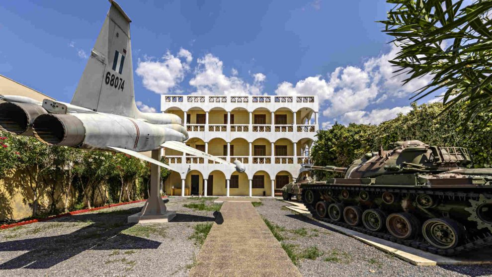 Πολεμικό Μουσείο Καλαμάτας: Πολιτιστική εκδήλωση στον προαύλιο χώρο  του με βιβλιοπαρουσίαση και μουσική