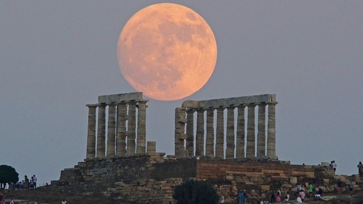 Με υπερπανσέληνο αρχίζει και ολοκληρώνεται ο φετινός Αύγουστος