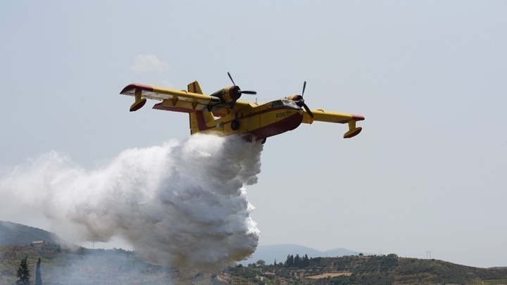7 πυροσβεστικά αεροσκάφη και ένα ελικόπτερο στέλνει η ΕΕ στην Ελλάδα