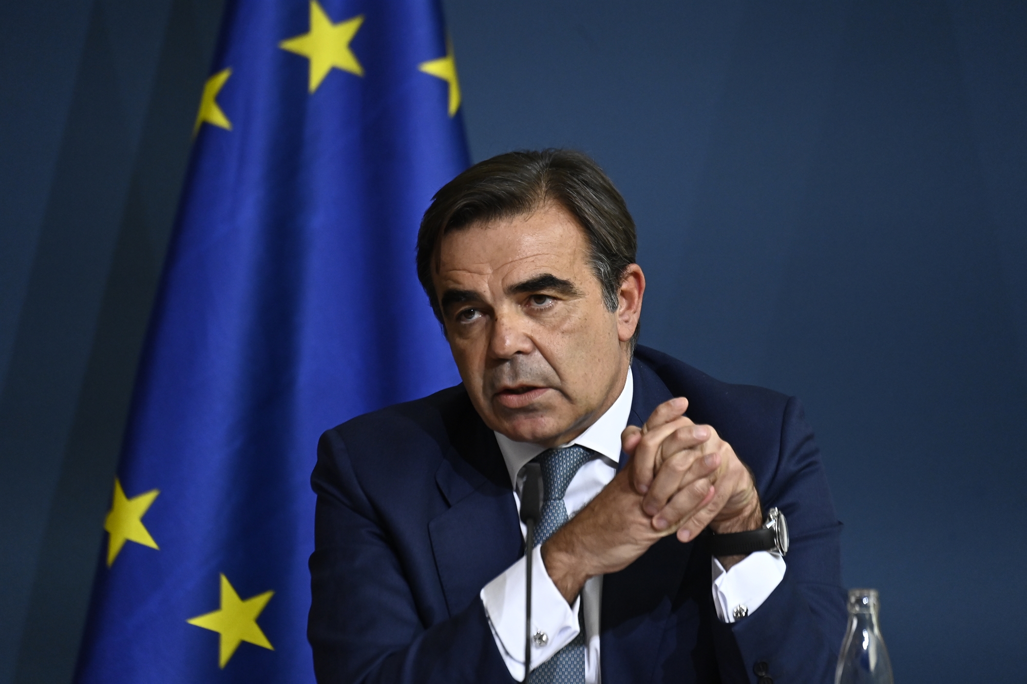 Νέες αρμοδιότητες στον Μ. Σχοινά μετά την προσωρινή απομάκρυνση της Μ. Βεστάγκερ