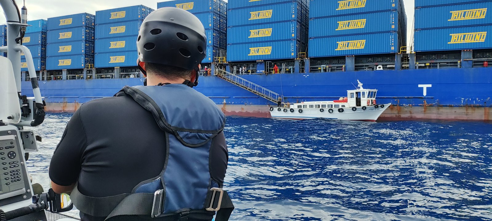 Φωτογραφίες από τη διάσωση των 93 ατόμων ανοικτά της Πύλου