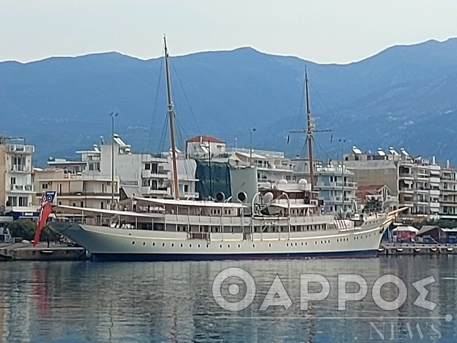 Στο λιμάνι της Καλαμάτας το θρυλικό ατμόπλοιο Nahlin