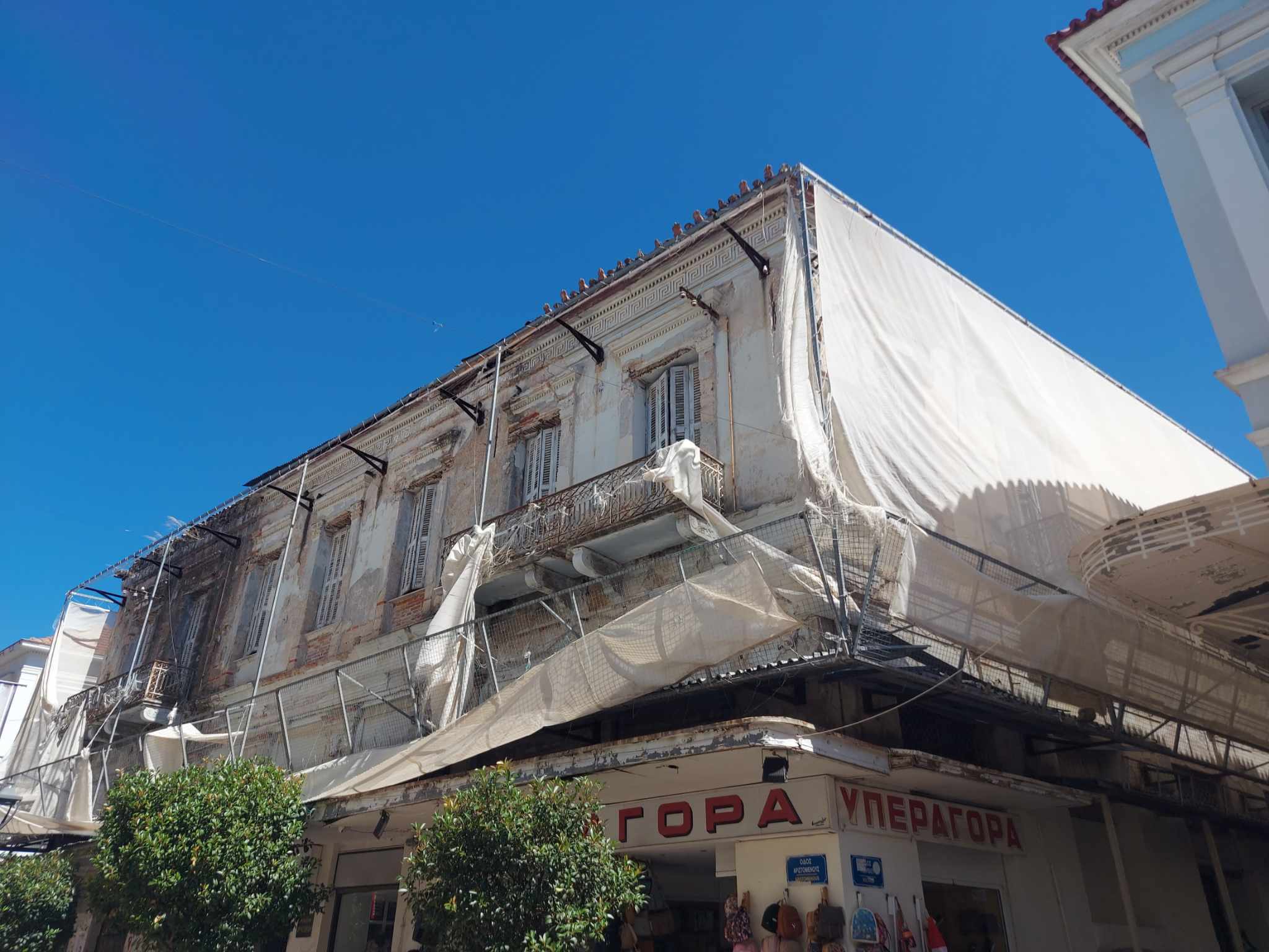 Συγκρατημένες οι προσδοκίες του δημάρχου για την αξιοποίηση του διατηρητέου «Αχίλλειον»