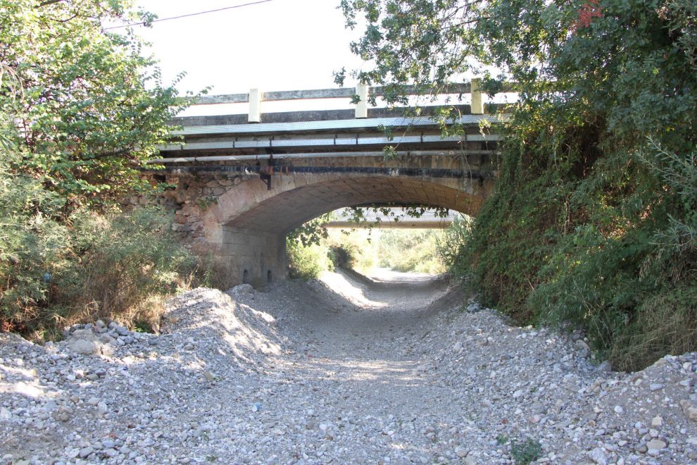 «Κερεζένια»: Η παλιά γέφυρα είναι ακόμα εκεί, παρά τους κινδύνους που ελλοχεύει