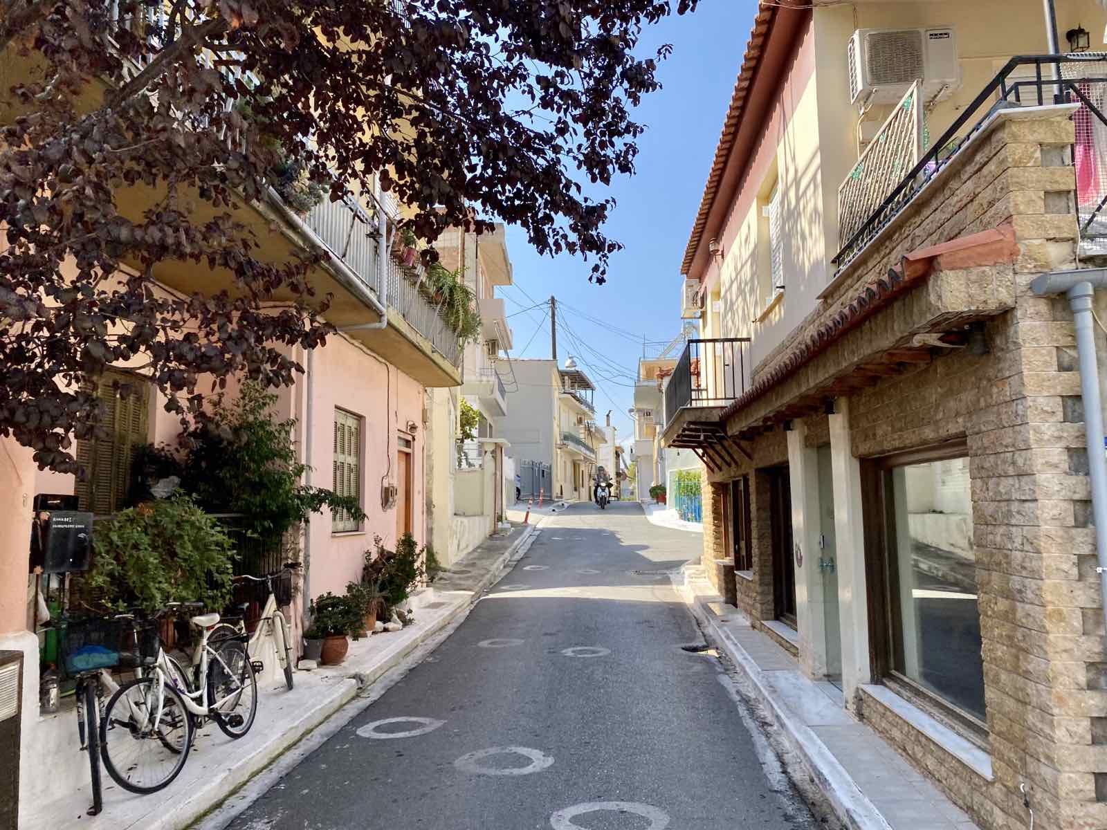 Γραφικές γειτονιές της Καλαμάτας: Η Ράχη αντιστέκεται…  στο πέρασμα του χρόνου