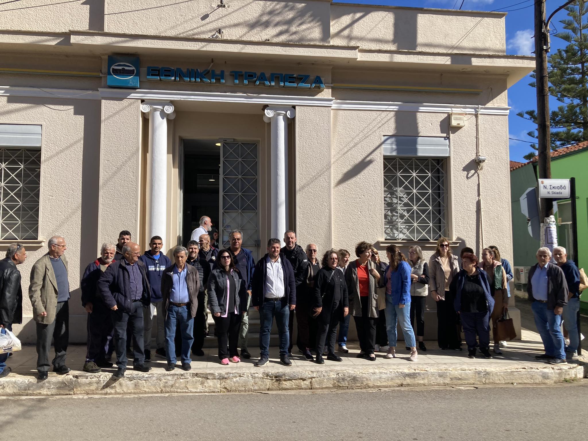 Διαμαρτυρία για το «λουκέτο» στην Εθνική Τράπεζα Γαργαλιάνων