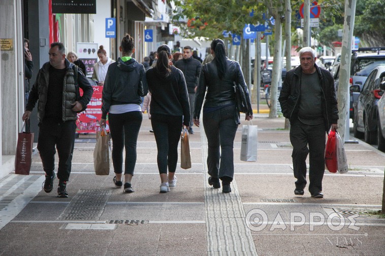 Καλαμάτα: Εξόρμηση για Κυριακάτικες αγορές παρά το τσουχτερό κρύο