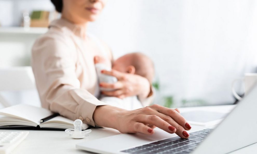 Κάνοντας το μητρικό  θηλασμό στην εργασία… να δουλέψει