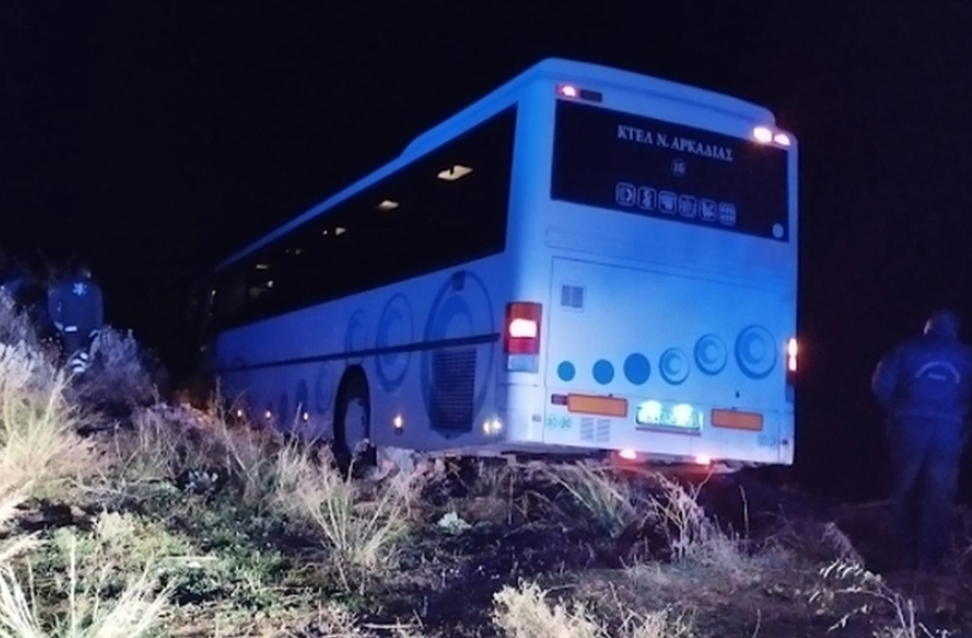 Δυστύχημα με λεωφορείο του ΚΤΕΛ Αρκαδίας – Νεκρός ο οδηγός