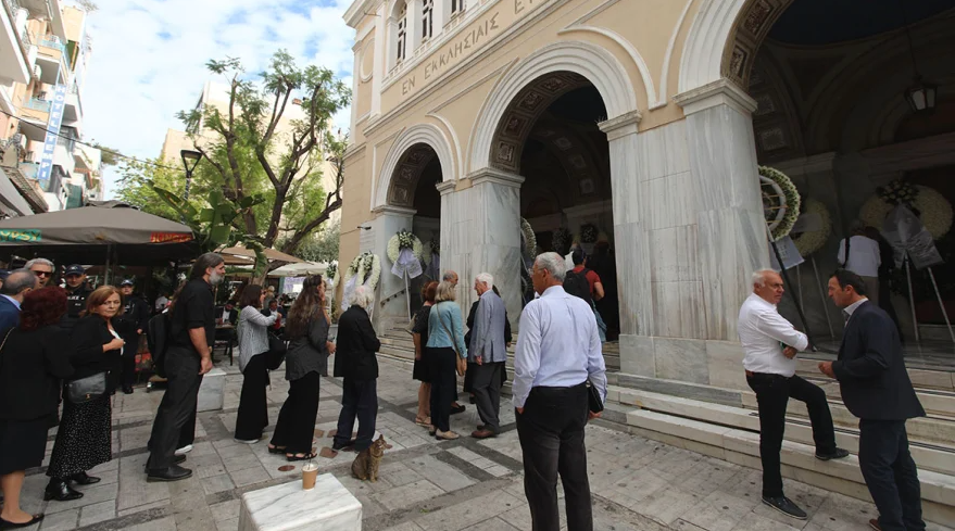 Πέτρος Θέμελης: Συγκίνηση στη νεκρώσιμη ακολουθία – Αύριο η ταφή στην Αρχαία Μεσσήνη