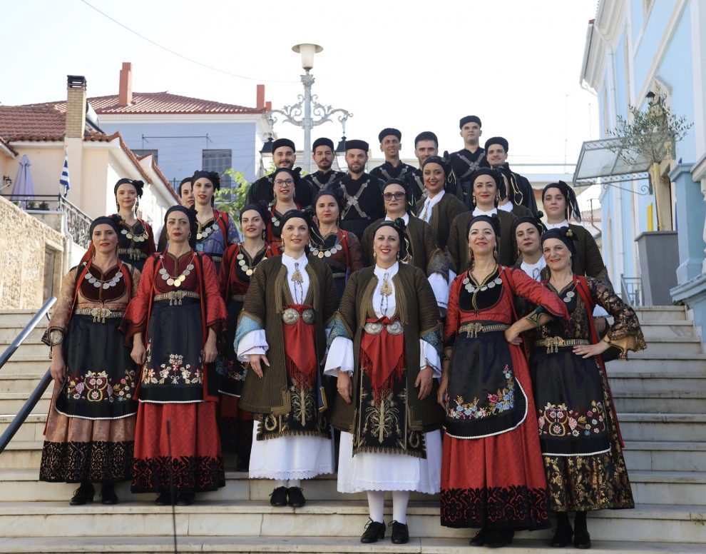 Λύκειον των Ελληνίδων Καλαμάτας: Πρωινό τμήμα παραδοσιακού χορού