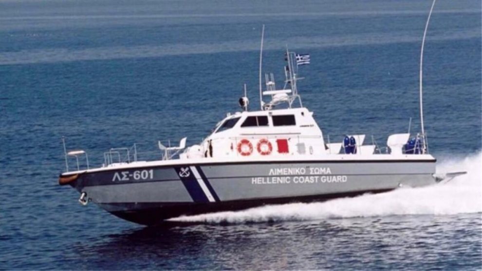 Μεταφορά τριών τραυματιών δεξαμενόπλοιου στο λιμάνι της Καλαμάτας