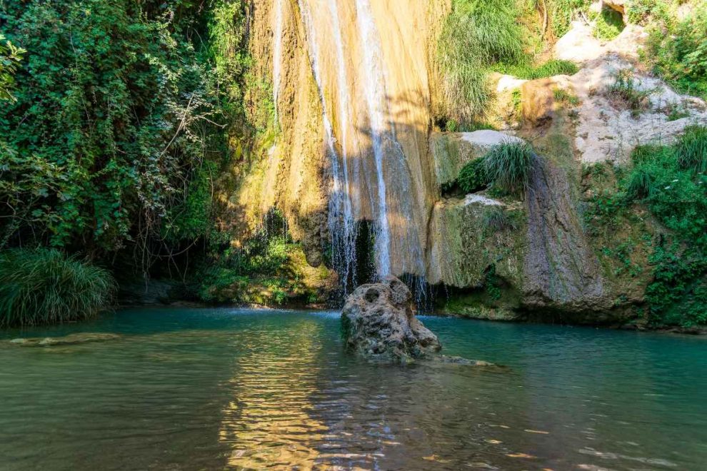 Ένα μικρό χωριό της Μεσσηνίας, που είναι ένας καταπράσινος παράδεισος με εκπληκτικούς καταρράκτες