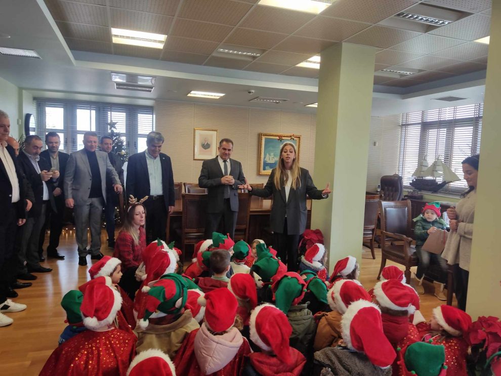 Κάλαντα Χριστουγέννων και ευχές στον δήμαρχο Καλαμάτας