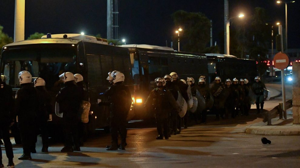 Ρέντη: Κατέληξε ο αστυνομικός που χτυπήθηκε από φωτοβολίδα