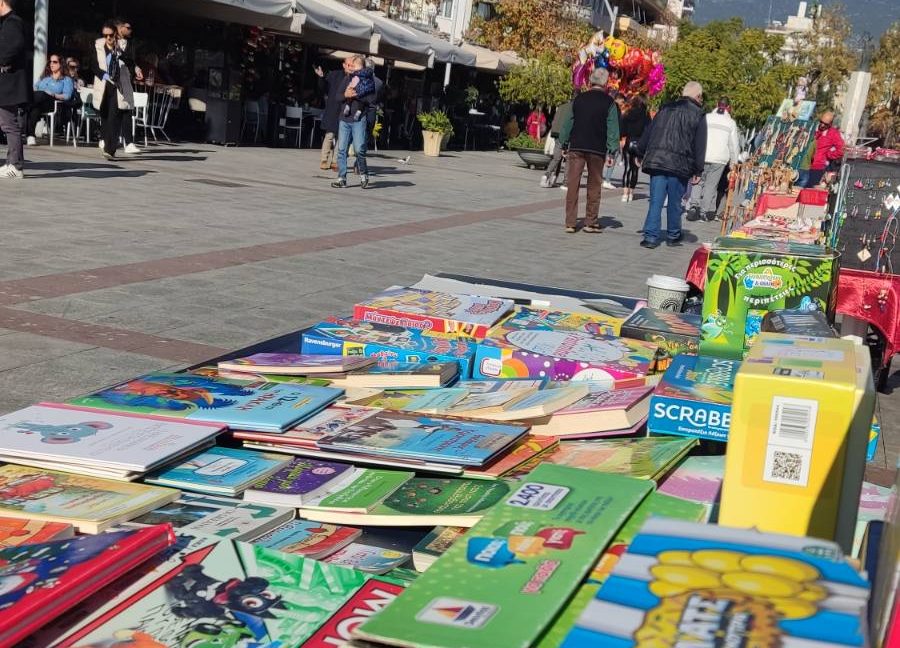 Με επιτυχία ξεκίνησε το ανταλλακτικό χαριστικό παζάρι της Ένωσης Συλλόγων Γονέων Καλαμάτας