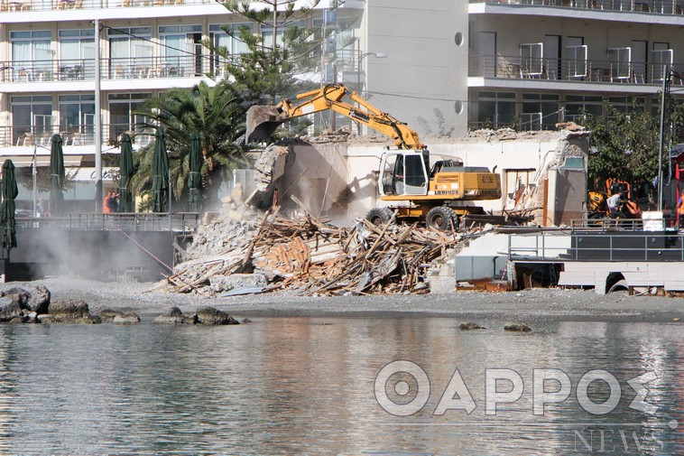 Κατεδαφίστηκε το κτήριο  της πρώην ταβέρνας «Κοιλάκος» στην παραλία