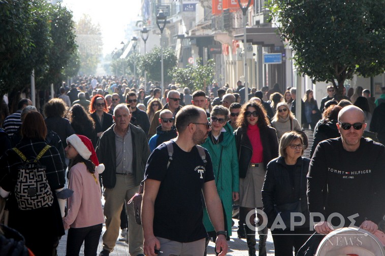 Καλαμάτα: Τελευταία μέρα της χρονιάς με κάλαντα και ανοιχτά καταστήματα