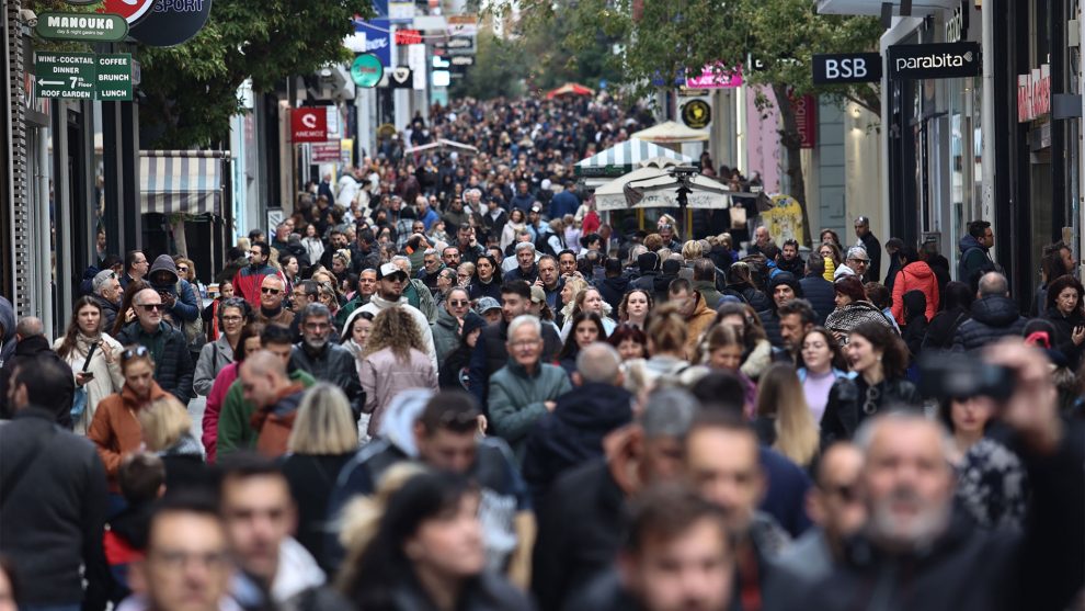 Η μισή Ελλάδα ζει στο 4% της επικρατείας