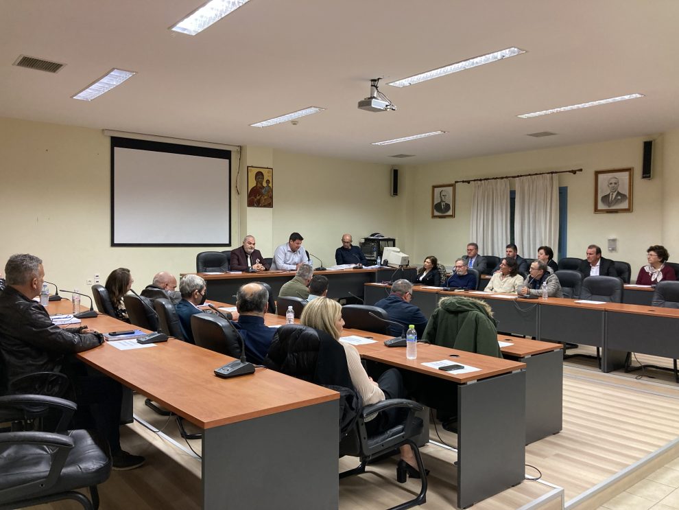 Δημοτικό Συμβούλιο Τριφυλίας: Ευχές, ομοθυμία αλλά και… «μπηχτές»