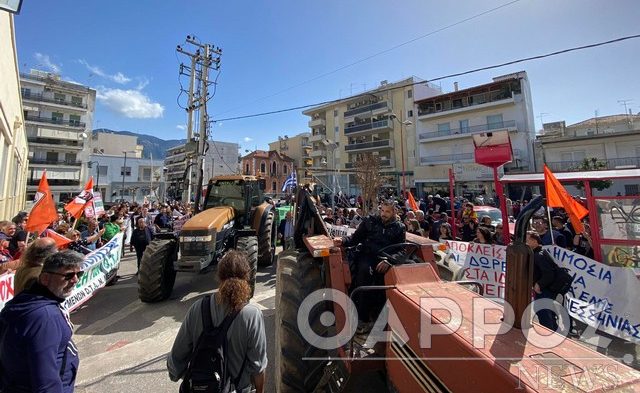 Οι αγρότες με τα τρακτέρ πολιόρκησαν την Π.Ε. Μεσσηνίας