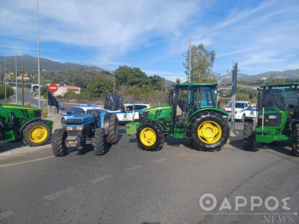 Καλαμάτα: Οι αγρότες απέκλεισαν κόμβο του αυτοκινητόδρομου