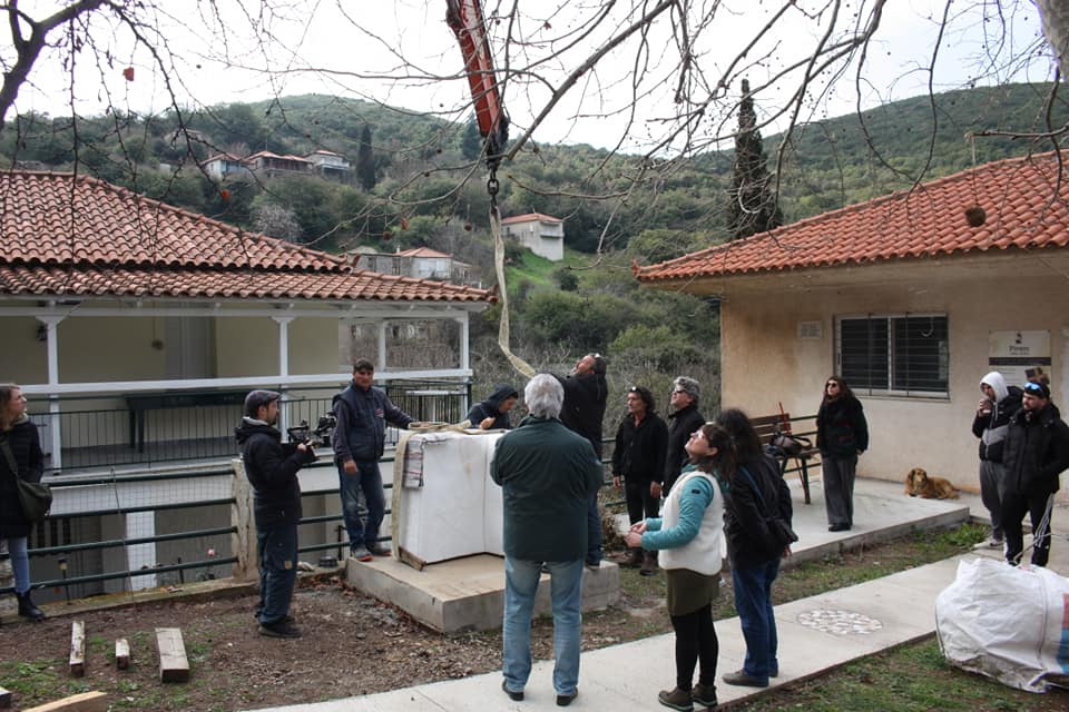 Ρίπεσι: Μεταφορά και τοποθέτηση γλυπτών