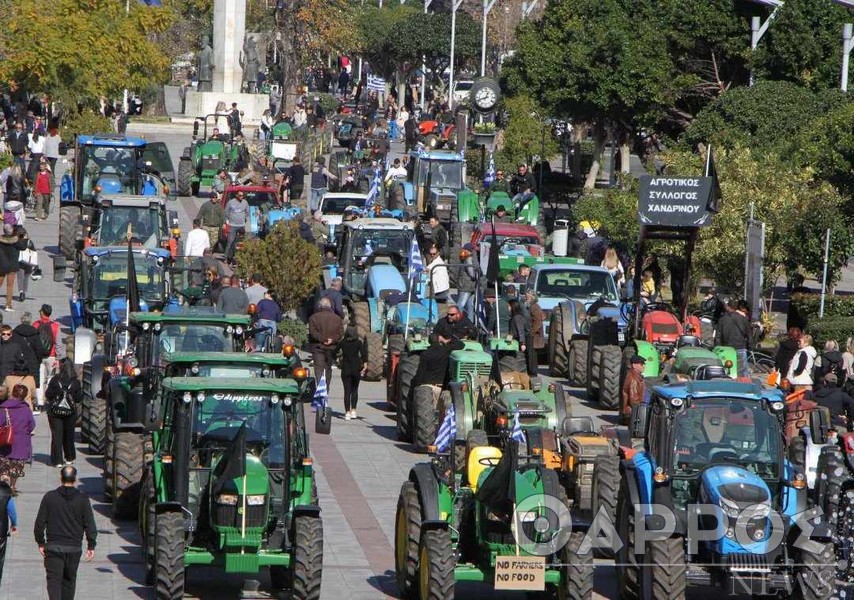 Μεγάλη απόβαση αγροτών στο κέντρο της Καλαμάτας