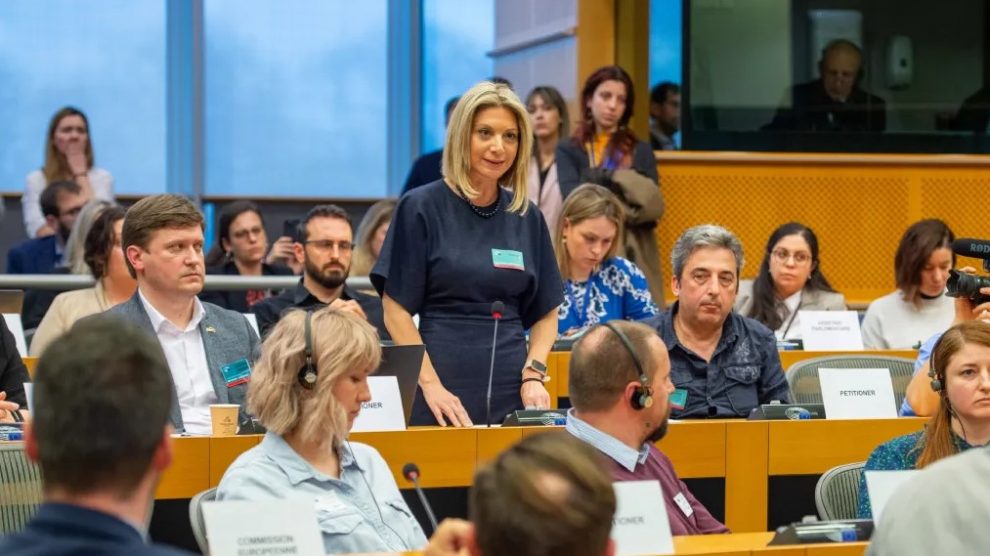 Καρυστιανού από Ευρωκοινοβούλιο: “Είμαστε βέβαιοι για τη συγκάλυψη” – Μένει ανοιχτή η αναφορά για τα Τέμπη