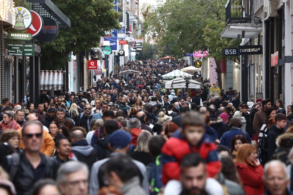 Άνδρας μαχαίρωσε γυναίκα στην Ερμού