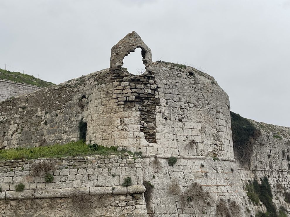 Παραλαβή της μελέτης για το  ανατολικό επιθαλάσσιο τείχος του Κάστρου Μεθώνης