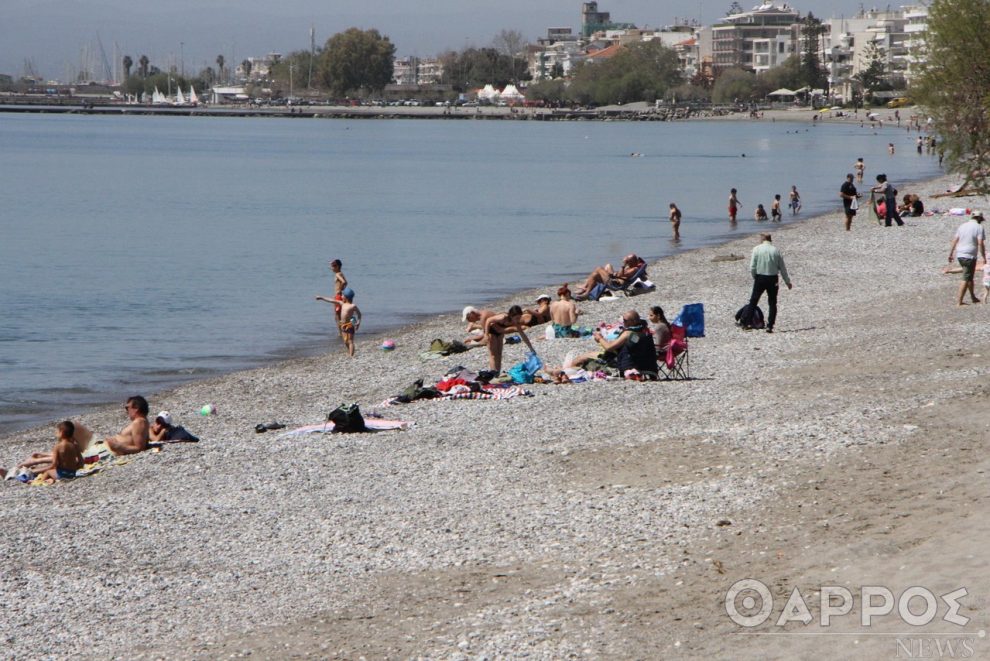 Εκατοντάδες κολυμβητές στην παραλία της Καλαμάτας – Σαν πρωταπριλιάτικο ψέμα