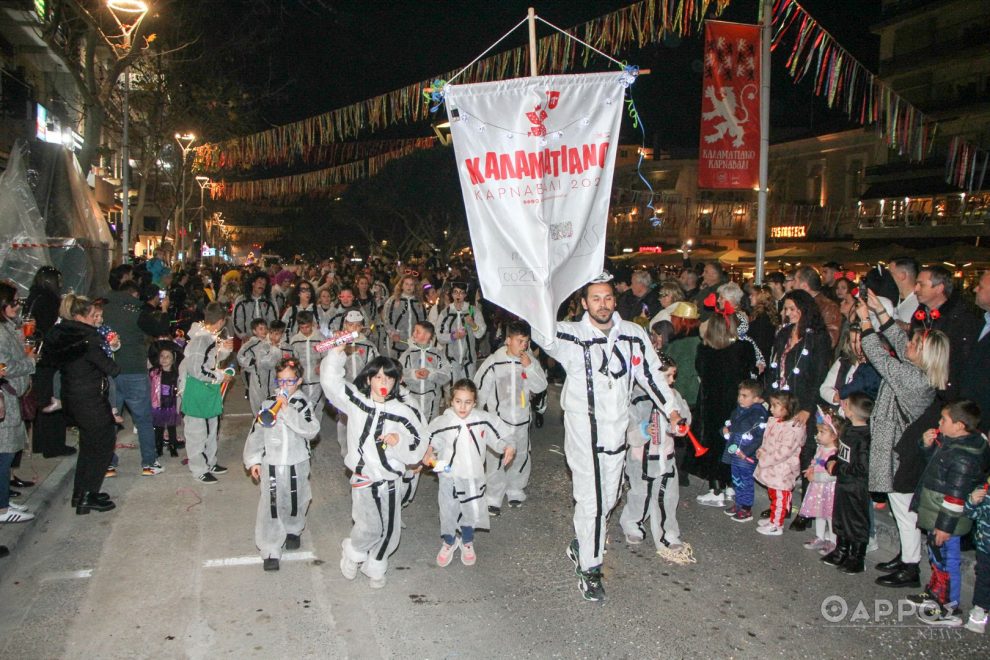Καλαματιανό καρναβάλι: Εντυπωσιακή η νυχτερινή παρέλαση