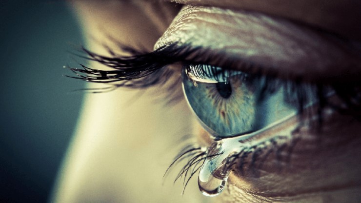 «Το κλάμα καθαρίζει τα μάτια, τους πνεύμονες, την όραση, καθαρίζει την όψη, κατευνάζει το θυμό – γι’ αυτό να κλαίτε συχνά»