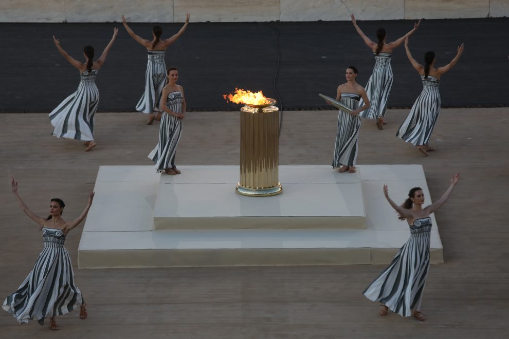 Παραδόθηκε η Ολυμπιακή Φλόγα στους Γάλλους