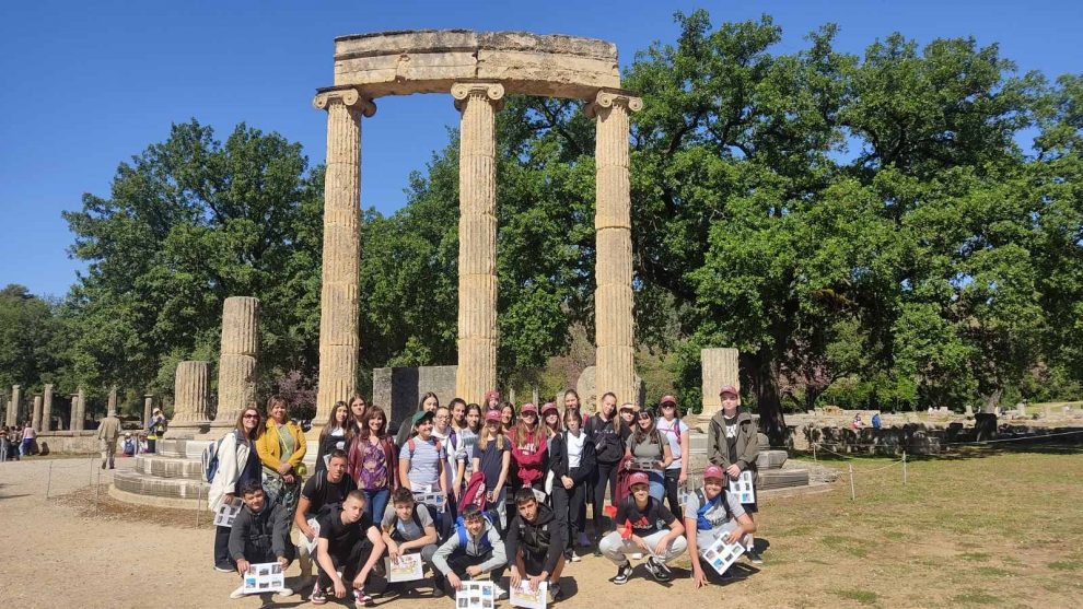 Ούγγροι μαθητές και εκπαιδευτικοί  στο Γυμνάσιο Παραλίας Καλαμάτας