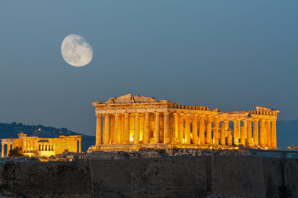 Times: Πώς η Ελλάδα στάθηκε ξανά στα πόδια της μετά από 10 χρόνια κρίσης