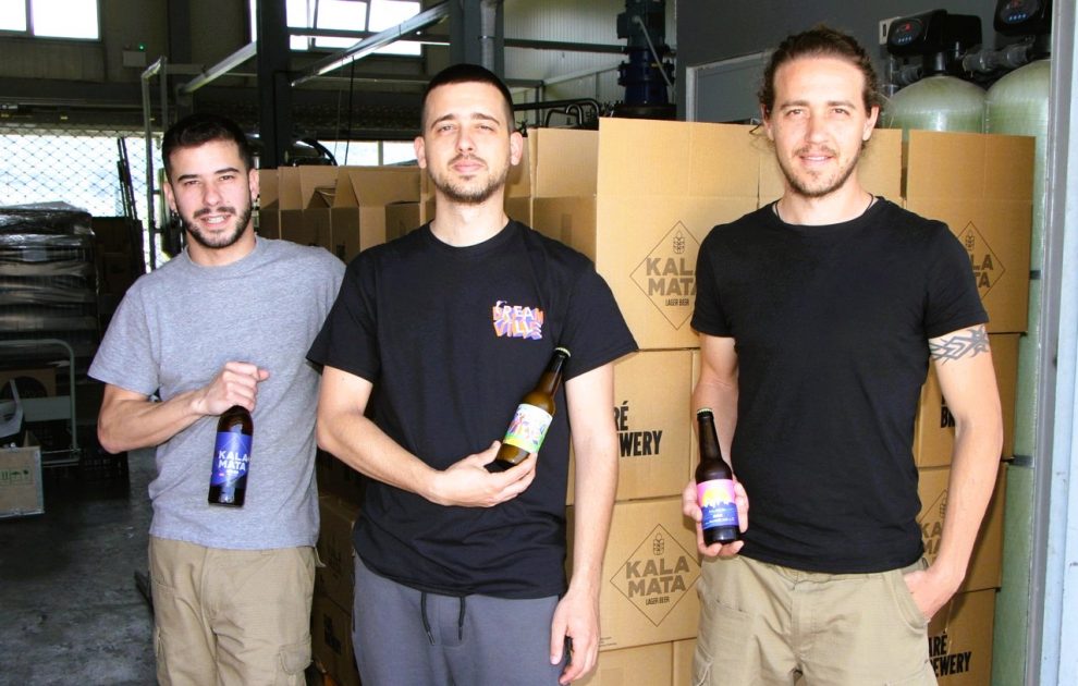 “Kalamata’s beer company”: Τρεις νέοι παρασκευάζουν καλαματιανή μπύρα
