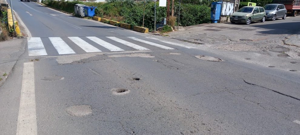 Κινδυνεύουν πεζοί και οδηγοί στο δρόμο από την Αγία Σιών μέχρι το πάρκο του Αλμυρού