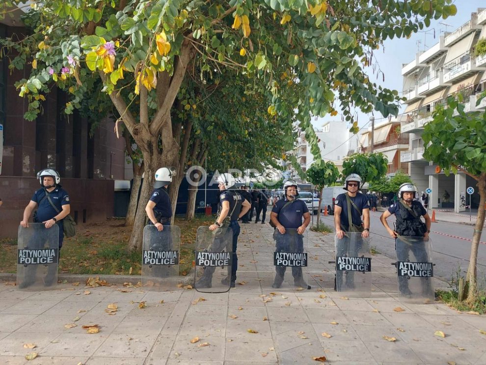 Ανακοινώσεις για όσα διαδραματίστηκαν χθες έξω από τα δικαστήρια