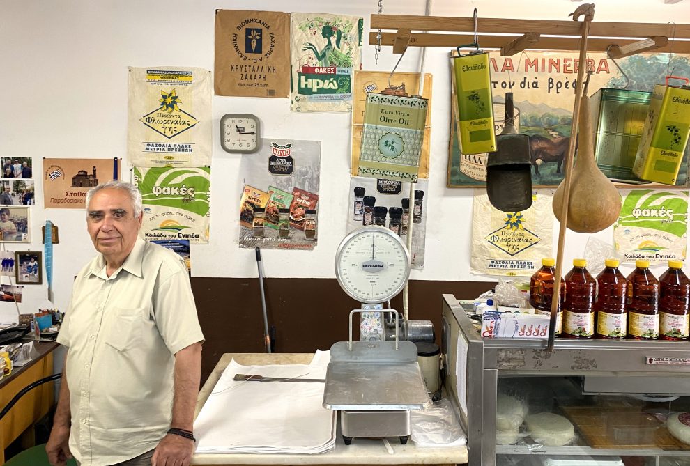 Μικρά παντοπωλεία συνεχίζουν να  γράφουν τη δική τους ιστορία στην Καλαμάτα