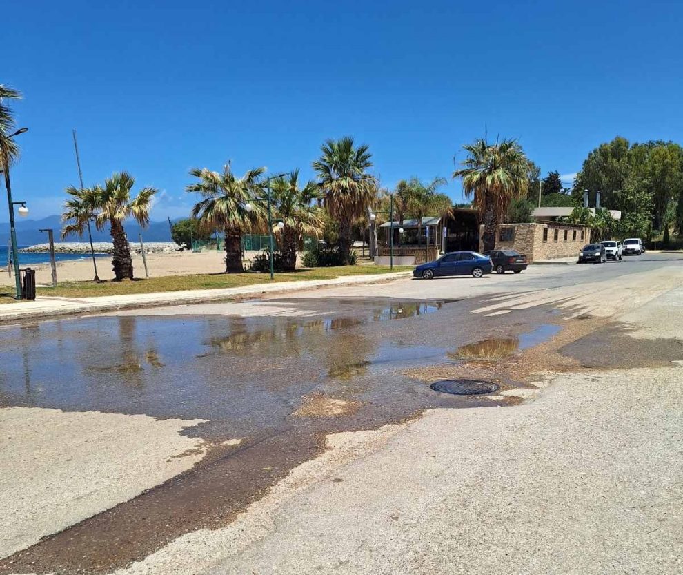 Κυπαρισσία: Λύματα στο δρόμο της κεντρικής παραλίας