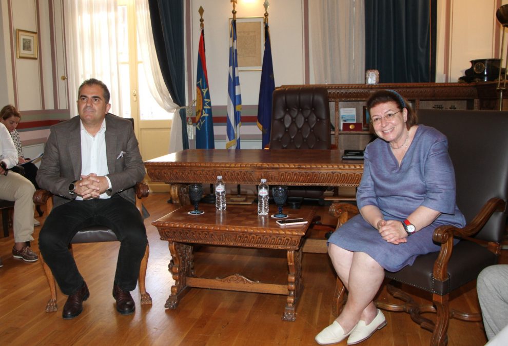 Επίσκεψη Λ. Μενδώνη στο ιστορικό δημαρχείο Καλαμάτας: Τα έργα πολιτισμού στο Δήμο  Καλαμάτας προχωρούν ικανοποιητικά