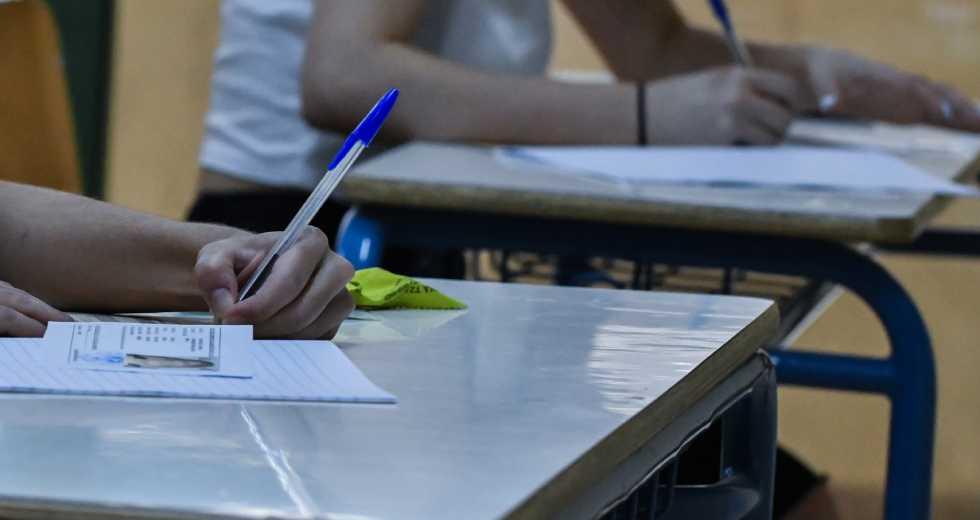 Πανελλαδικές Εξετάσεις-ΕΠΑΛ: Η σημασία και η χρησιμότητα του βιβλίου, το θέμα των Νέων Ελληνικών